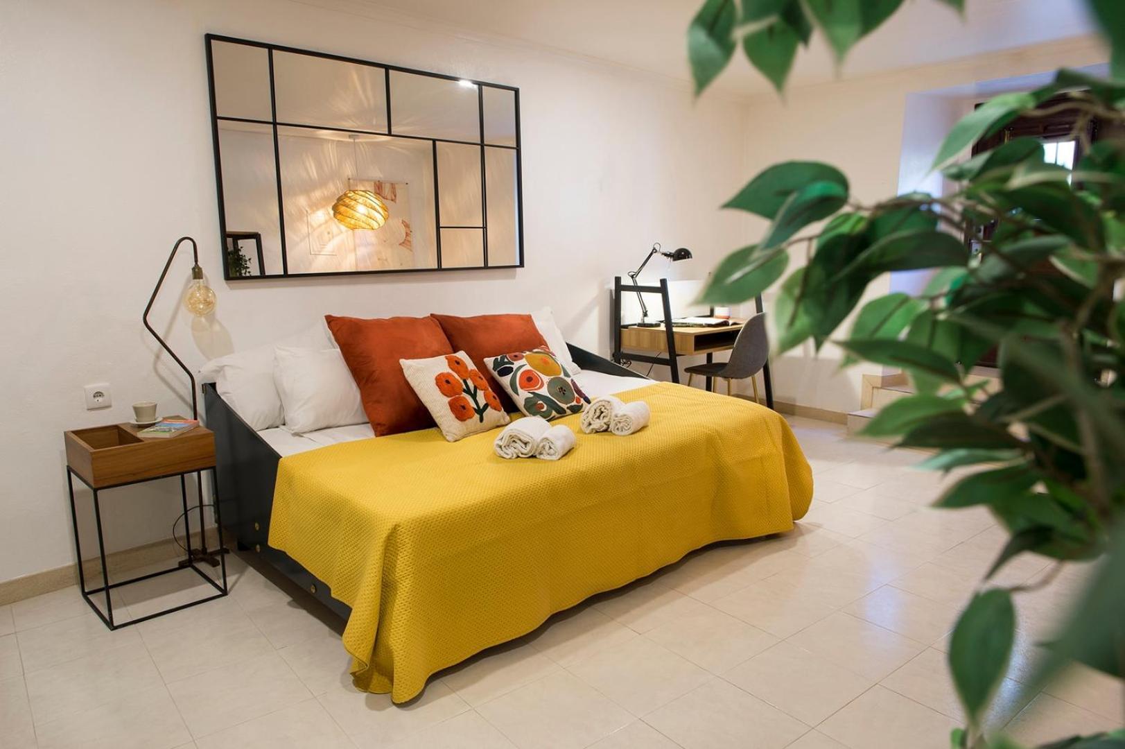 Apartment For 2 Just 250m From Largo Intendente *