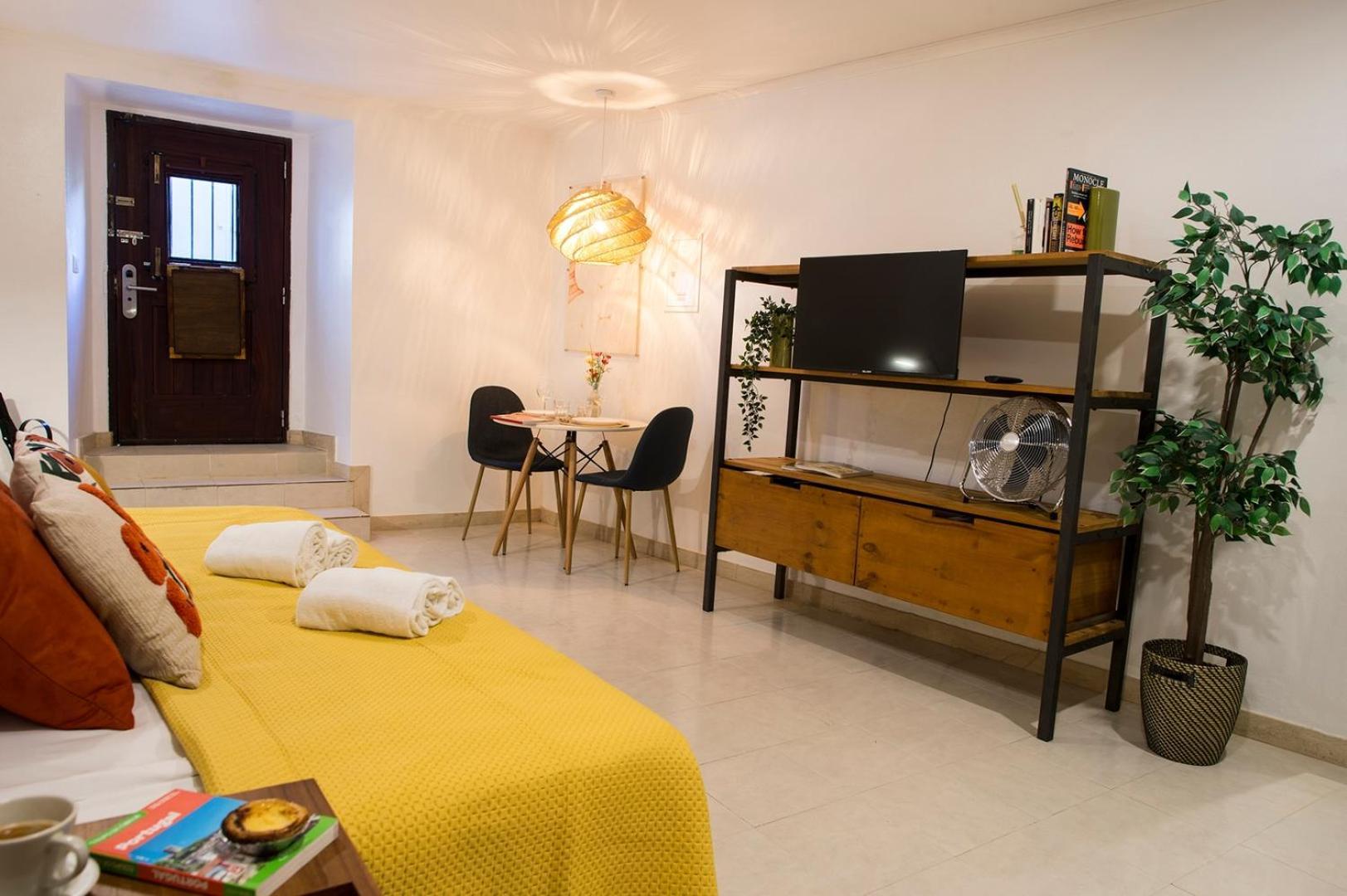 Apartment For 2 Just 250m From Largo Intendente