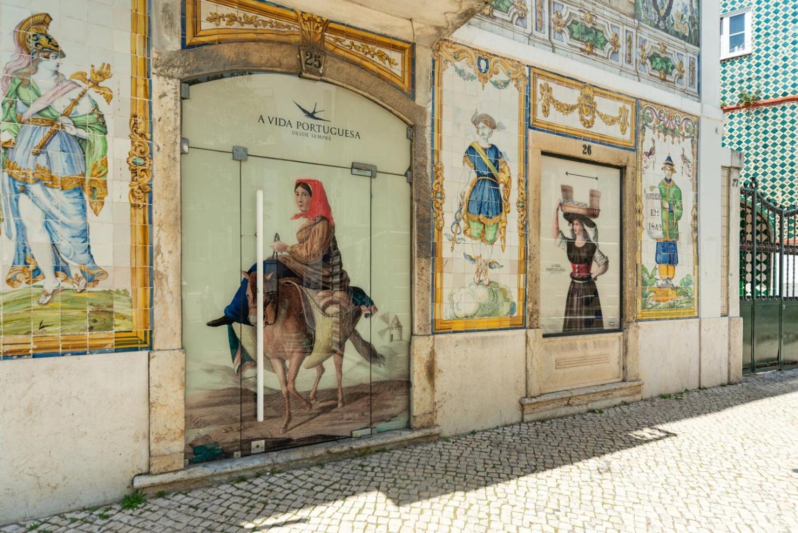 Apartment For 2 Just 250m From Largo Intendente Lisbon